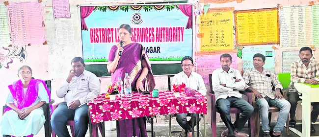 మత్తు పదార్థాలకు దూరంగా ఉండాలి 
