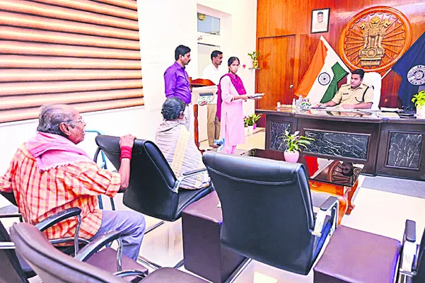 ప్రాధాన్యతాక్రమంలో ప్రజా సమస్యలు పరిష్కారం 