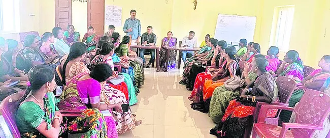 ‘అమ్మకు అక్షరమాల’ వేగవంతం చేయాలి