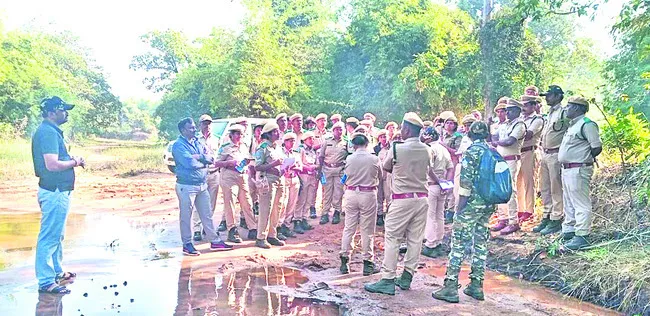 ట్రైనీ బీట్‌ అధికారుల   క్షేత్ర పర్యటన