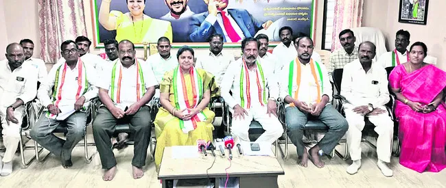 ●రెబల్స్‌కు మద్దతు ఇస్తే చర్యలు
