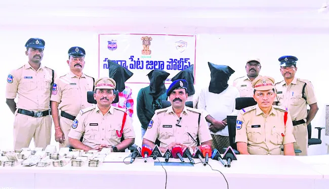 నకిలీ బంగారం విక్రయిస్తున్న ముఠా గుట్టురట్టు