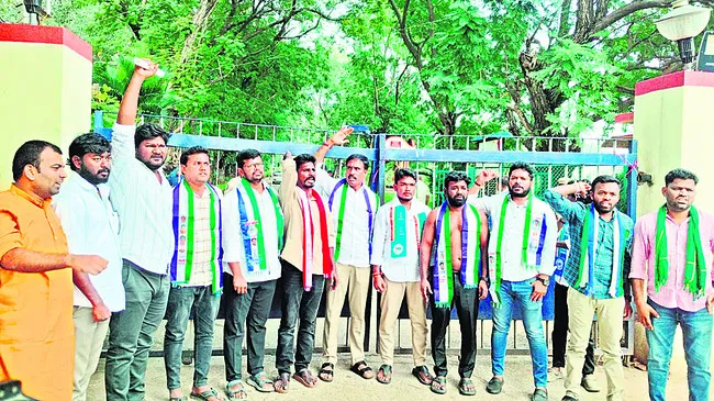 ఎన్‌ఎస్‌యూ ఘటనకు బాధ్యులను తొలగించాలి