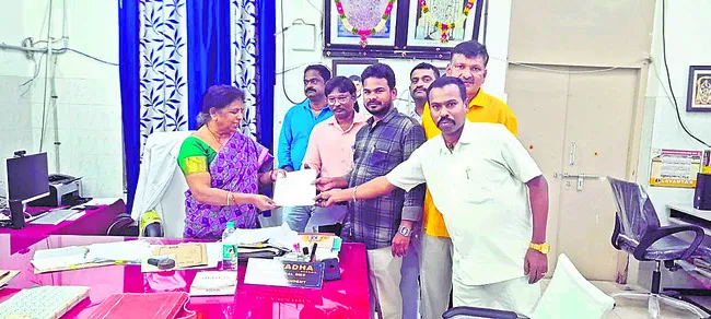 సమస్యల పరిష్కారానికి సమ్మె నోటీసు