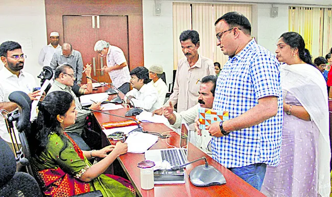 అర్జీల సత్వర పరిష్కారంపై దృష్టి పెట్టాలి 