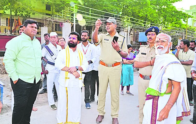 దీక్ష విరమణలకు                                    పటిష్