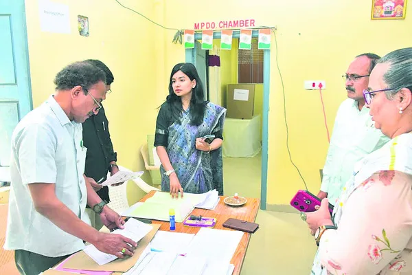 పోలింగ్‌ నాడు సెలవు