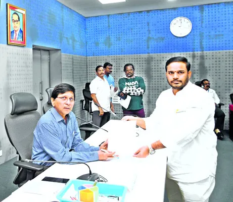 మల్టీప్లెక్స్‌లో ఉచిత పార్కింగ్‌ అమలు చేయాలి