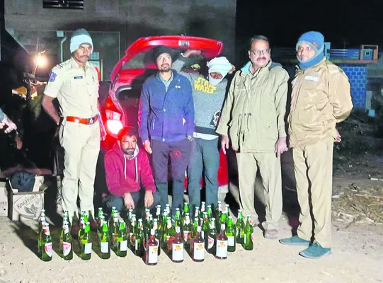 అక్రమంగా తరలిస్తున్న మద్యం పట్టివేత