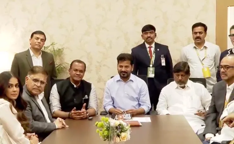 స్క్రిప్ట్ తో వస్తే.. సినిమా పూర్తి చేసుకుని వెళ్లేలా చేస్తాం : సీఎం రేవంత్‌ రెడ్డి