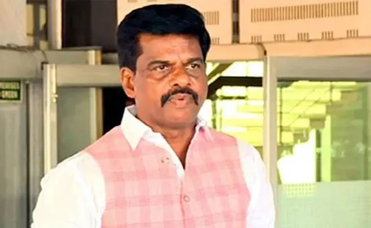 Vijayawada police issues notices to YSRCP Leader Gorantla Madhav once again