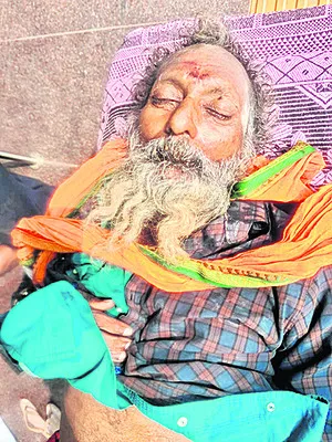 రైల్వేస్టేషన్‌లో గుర్తు తెలియని మృతదేహం 