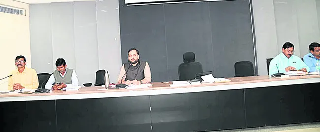 అభివృద్ధి పనులు పూర్తి చేయాలి
