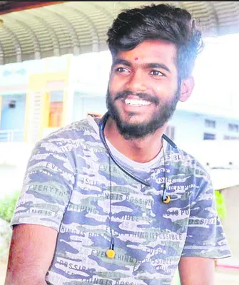 బైక్‌ను ఢీకొట్టిన  గుర్తుతెలియని వాహనం 