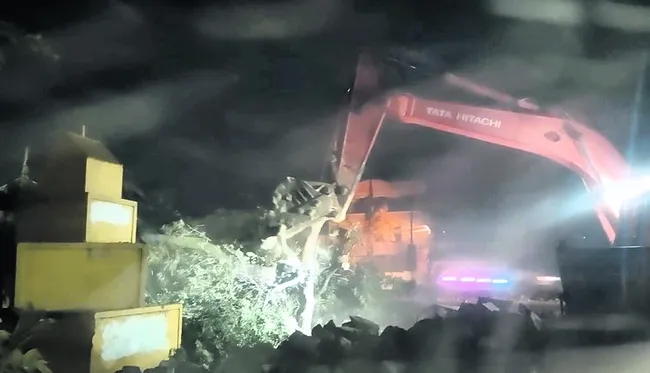 హైవే విస్తరణకు నిర్మాణాల కూల్చివేత