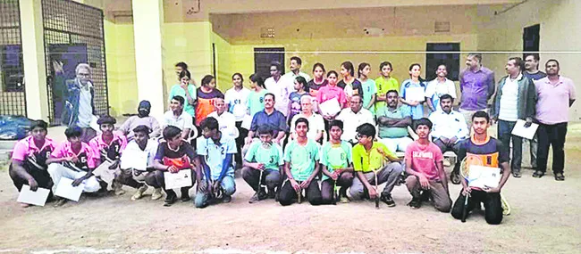 బాల్‌ బ్యాడ్మింటన్‌ జట్ల ఎంపిక