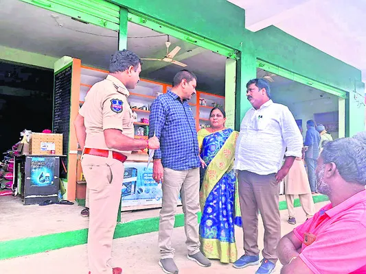 రైతులందరికీ యూరియా అందిస్తాం
