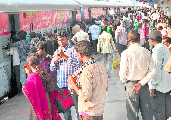 ప్రయాణికుల రద్దీ అధికం.. రైళ్ల సంఖ్య తక్కువ