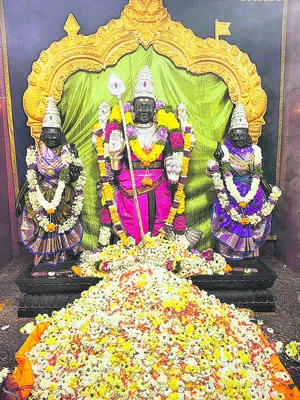 సుబ్రహ్మణ్యేశ్వరునికి లక్ష పుష్పార్చన 