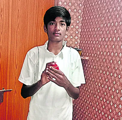 చదువుతో పాటు క్రికెటర్‌గా రాణిస్తా 
