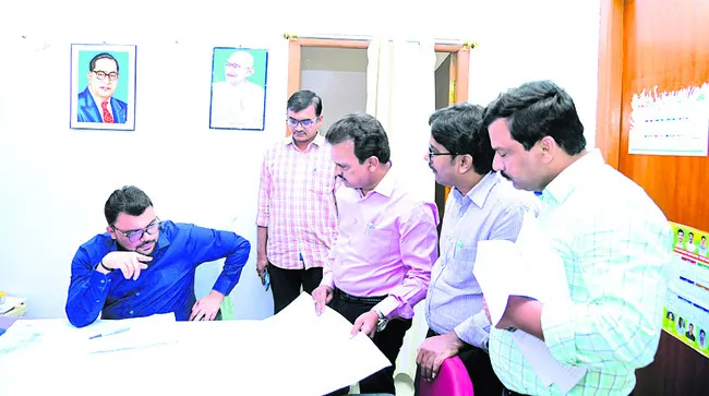 పునరావాస పనుల్లో వేగం పెంచాలి 