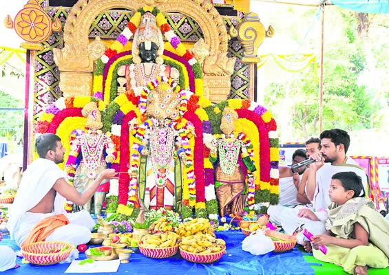 కనులపండువగా శ్రీనివాస కల్యాణం 
