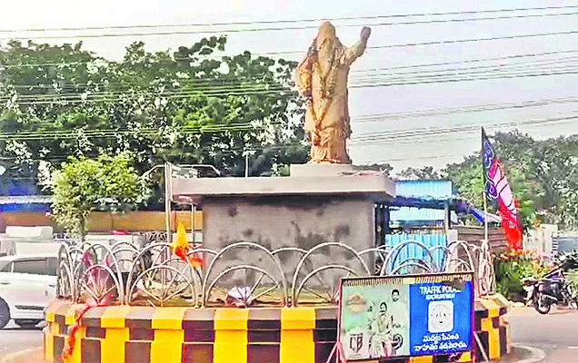 మచిలీపట్నంలో వాజ్‌పేయి విగ్రహం మాయం ! 