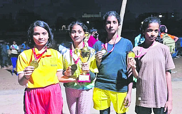 సబ్‌ జూనియర్‌ రగ్బీ పోటీల్లో బంగారుపతకం 