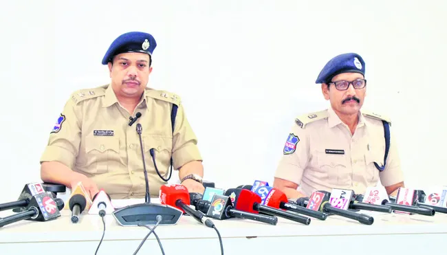 ‘పోలీసుల పనితీరు భేష్‌’ 