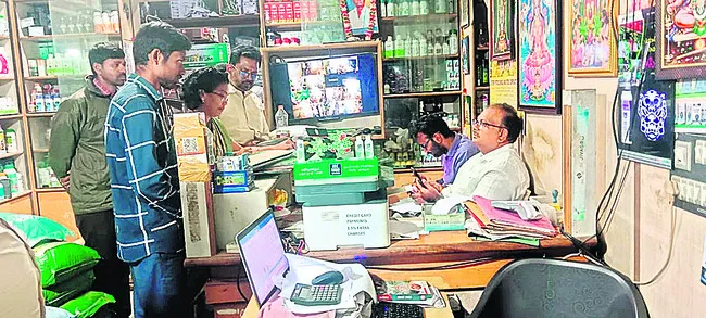 అనుమతుల్లేని రూ.17.50 లక్షల మందులు నిషేధం 