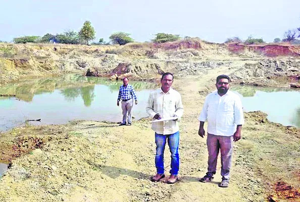 మట్టి కొల్లగొట్టింది నిజమే 