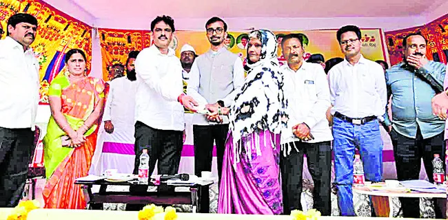 వృద్ధ తల్లిదండ్రులను విస్మరించొద్దు! 