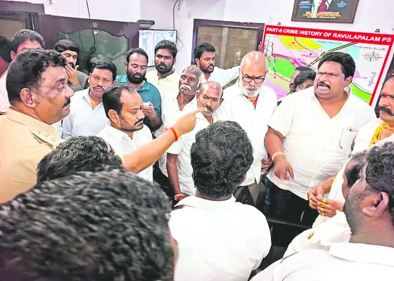 విగ్రహం ఏర్పాటుతో ఉద్రిక్తత