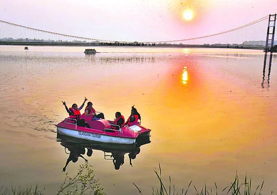 కొంగొత్త ఆశలతో.. కొత్త ఏడాదిలోకి
