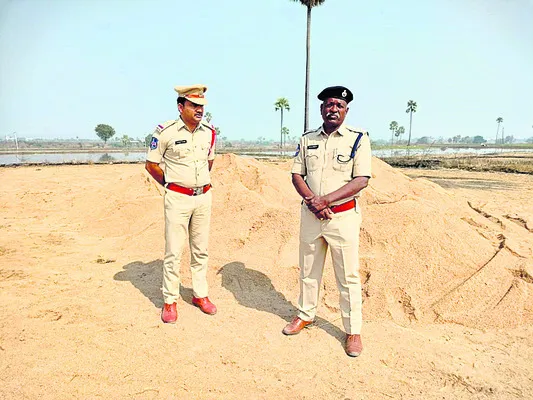 ఇసుక అక్రమ రవాణాపై కొరడా