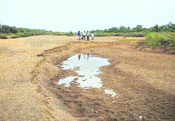 తగ్గేదేలే.. తవ్వుడే! 