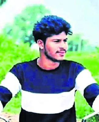 యువతి ప్రేమను తిరస్కరించిందని..
