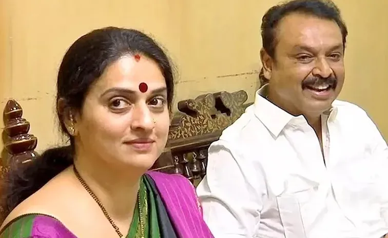 నరేశ్-పవిత్రా న్యూ ఇయర్ సెలబ్రేషన్స్.. సోషల్ మీడియాలో వైరల్