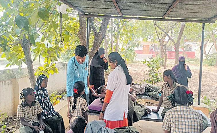 కలుషిత ఆహారంతో 34 మంది విద్యార్థులకు అస్వస్థత