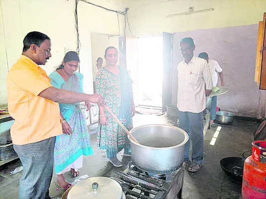 బాలికల ఆరోగ్యం, విద్యతోనే అభివృద్ధి
