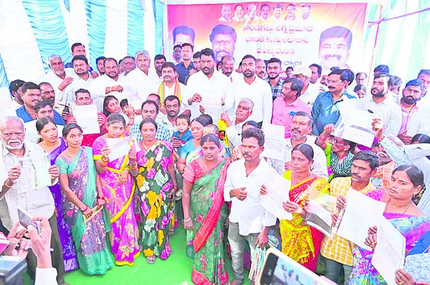 బాధితులకు అండగా ప్రజా ప్రభుత్వం