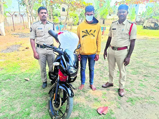 10 కిలోల గంజాయితో వ్యక్తి అరెస్ట్‌ 