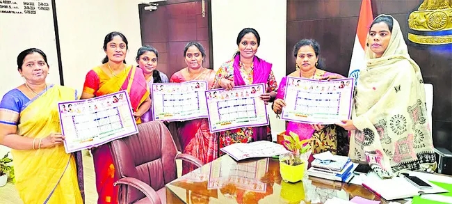 ప్రభుత్వ నర్సుల సంఘం కేలండర్‌ ఆవిష్కరించిన కలెక్టర్‌ 