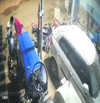 కొత్త బైక్‌ చోరీ