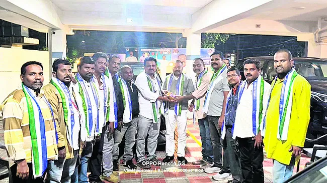 వైఎస్సార్‌టీయూసీ క్యాలెండర్‌ ఆవిష్కరణ