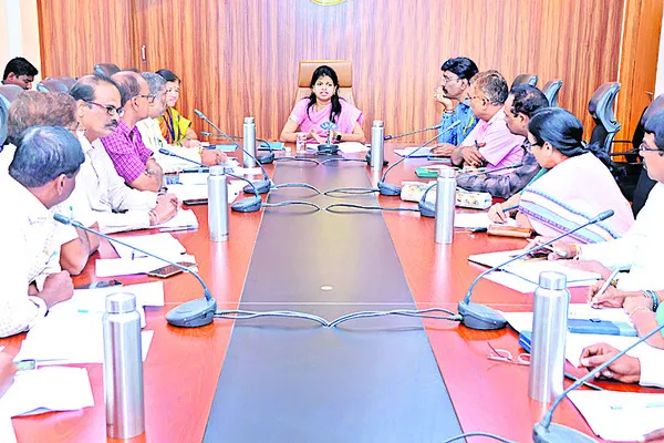 ‘లెట్స్‌ ఎన్రిచ్‌ ఇంగ్ల్లిష్‌’కు ప్రాధాన్యమివ్వాలి