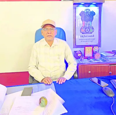 రేషన్‌ డీలర్లు ఈ–కేవైసీ  తప్పక చేయాలి  