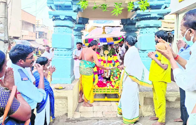 నయనానందకరం శ్రీవారి గ్రామోత్సవం 