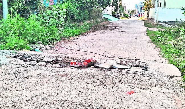 పేరుకే సీసీ రోడ్లు 
