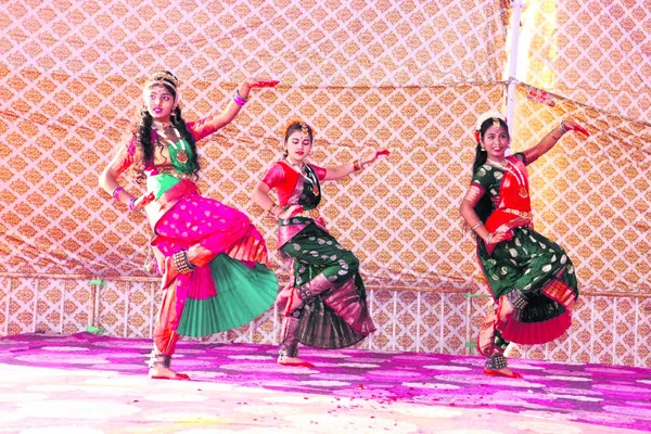 భావి శాస్త్రవేత్తలను తయారుచేసేది టీచర్లే